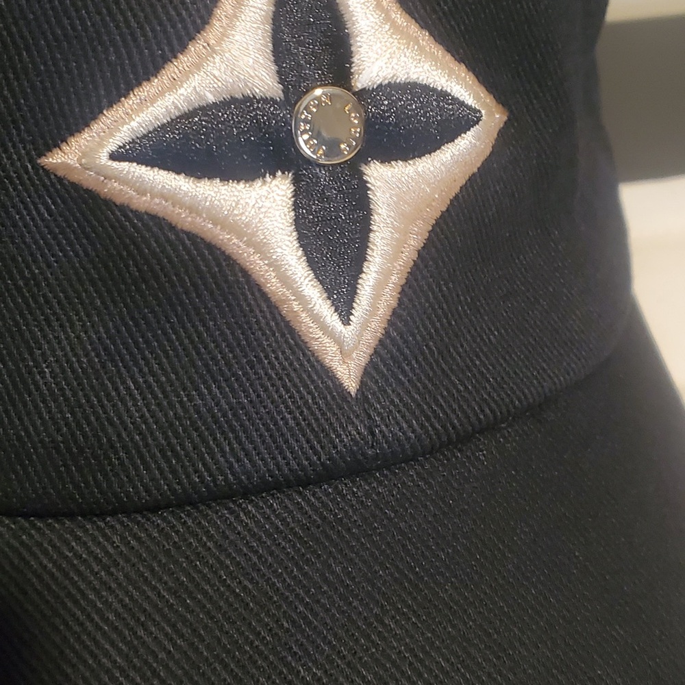 Louis Vuitton Cap - Picture 2 of 9